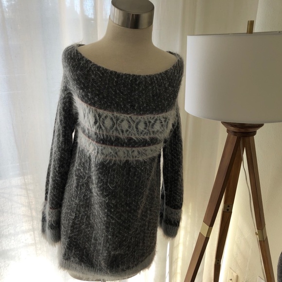 Anthropologie Sleeping on Snow Embroidered Ranunculus Tunic Sweater Size Medium